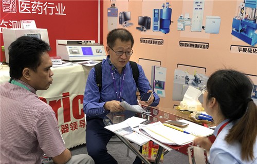 展會第二天888.jpg 展會第二(èr)天888.jpg